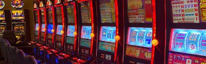 Pengalaman kasino online dengan game live dealer dan slot online di racuntoto